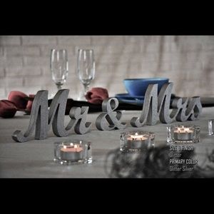 Mr and Mrs sign